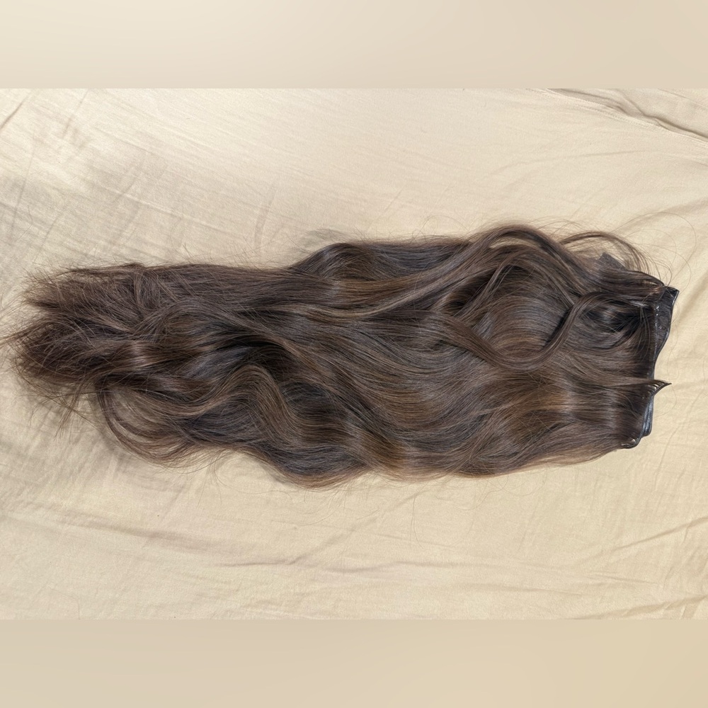 Trini  24” J weft extensions 180g
Worn only 1 month very well maintained